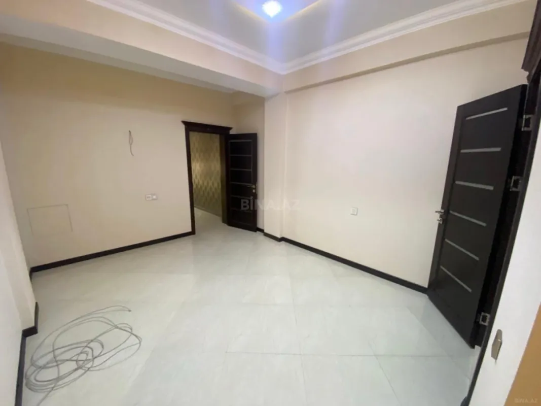 Satılır 4 otaqlı mənzil 210 m²
