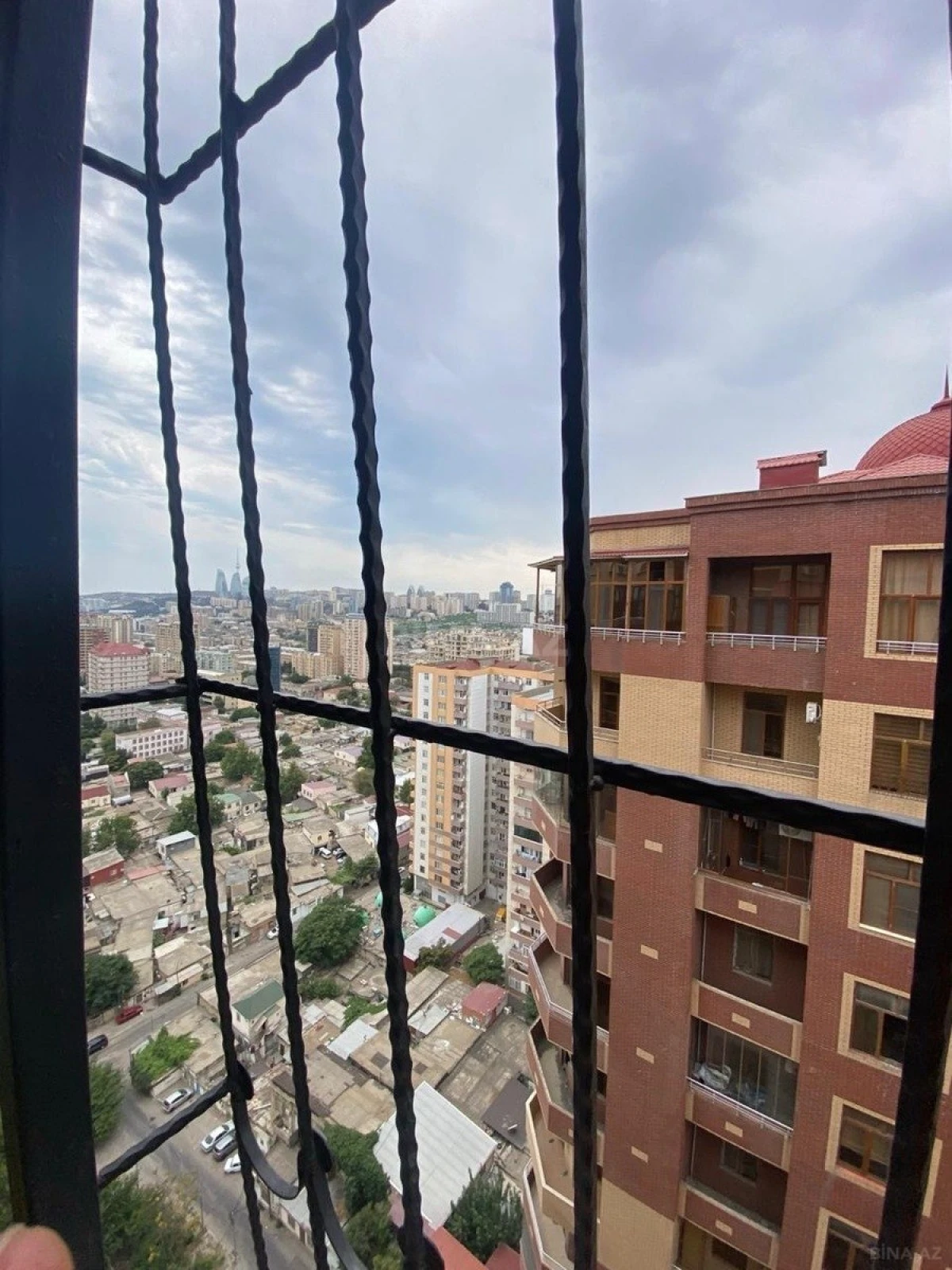 Satılır 4 otaqlı mənzil 210 m²