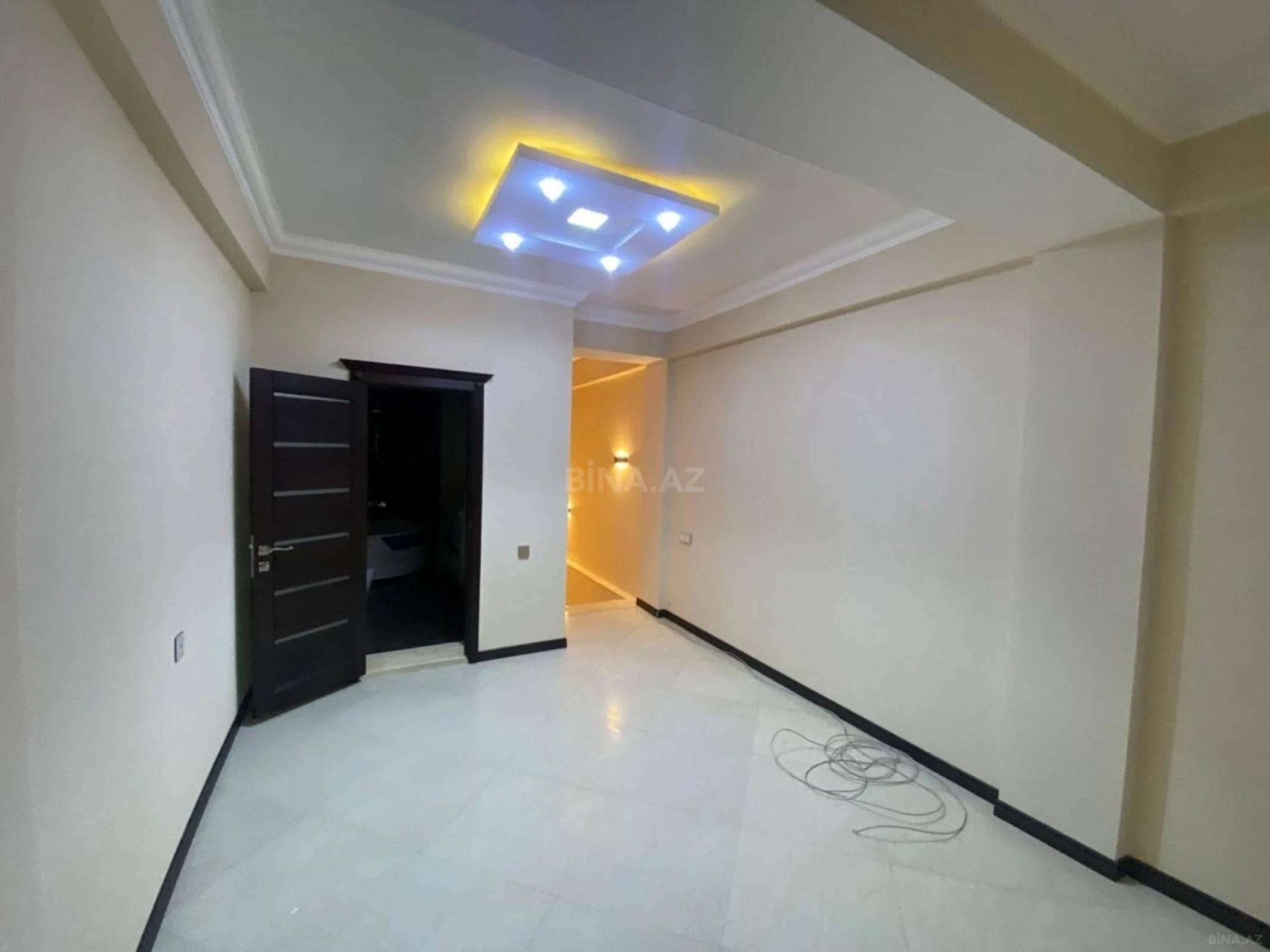 Satılır 4 otaqlı mənzil 210 m²