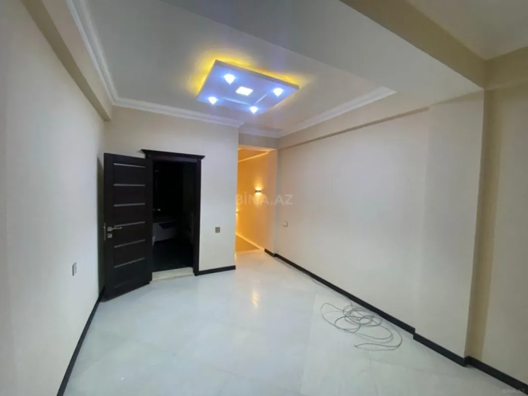 Satılır 4 otaqlı mənzil 210 m²