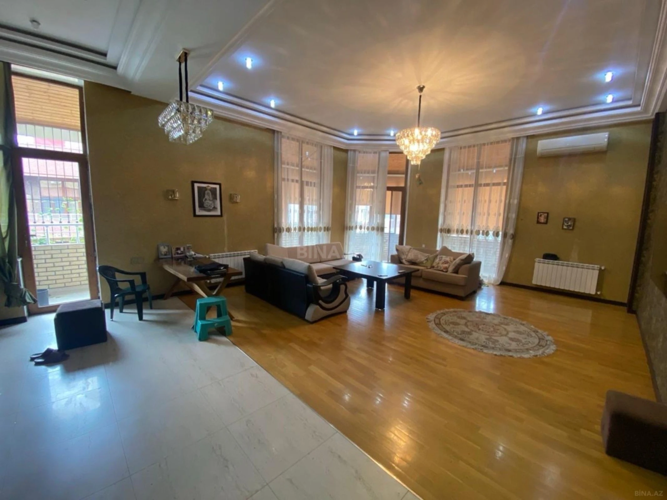 Satılır 4 otaqlı mənzil 210 m²