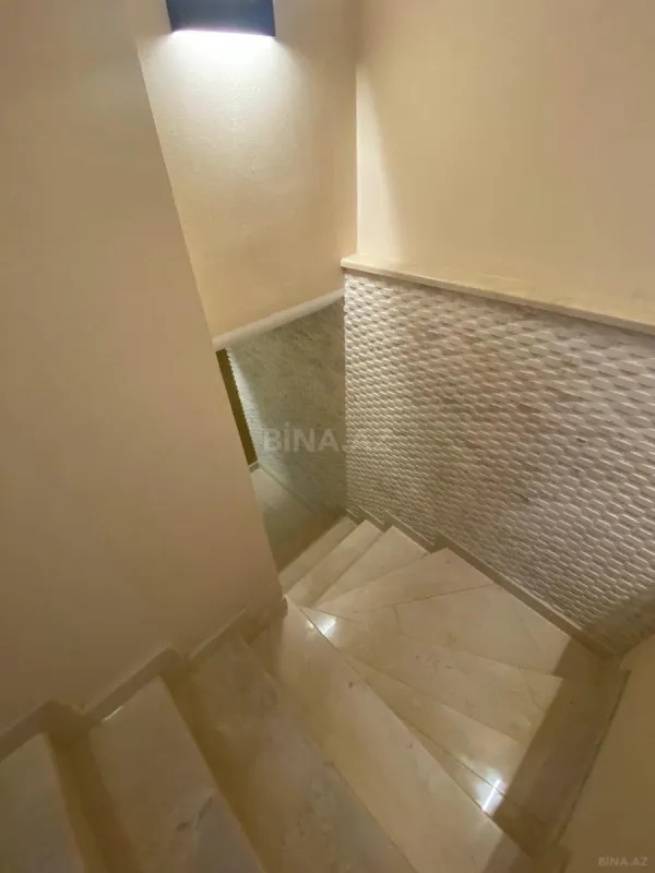 Satılır 4 otaqlı mənzil 210 m²