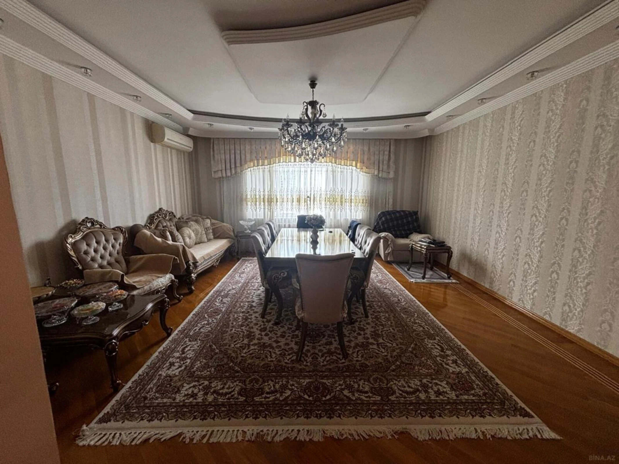 Satılır 3 otaqlı mənzil 135 m²