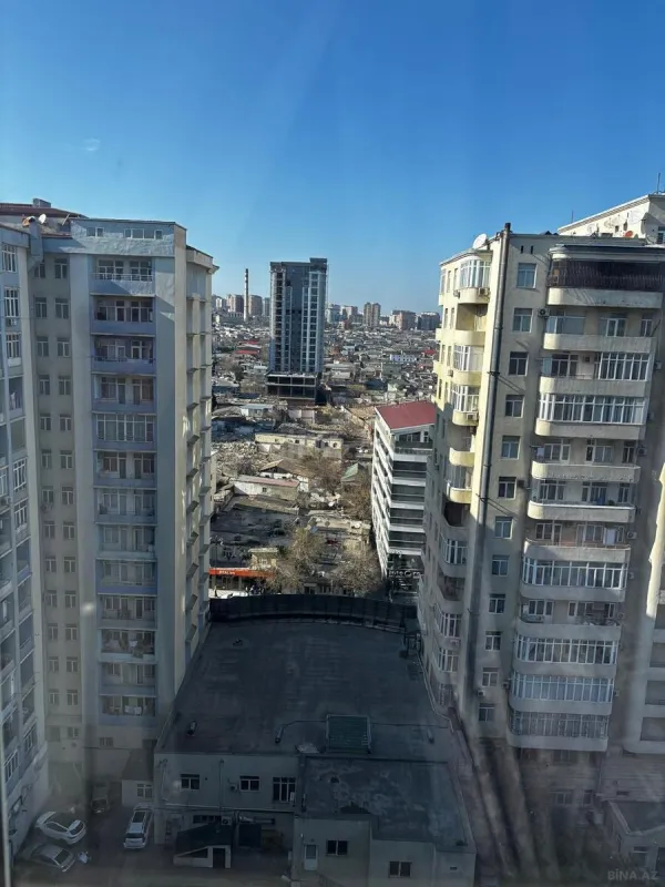Satılır 3 otaqlı mənzil 135 m²