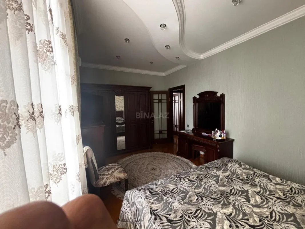 Satılır 3 otaqlı mənzil 135 m²