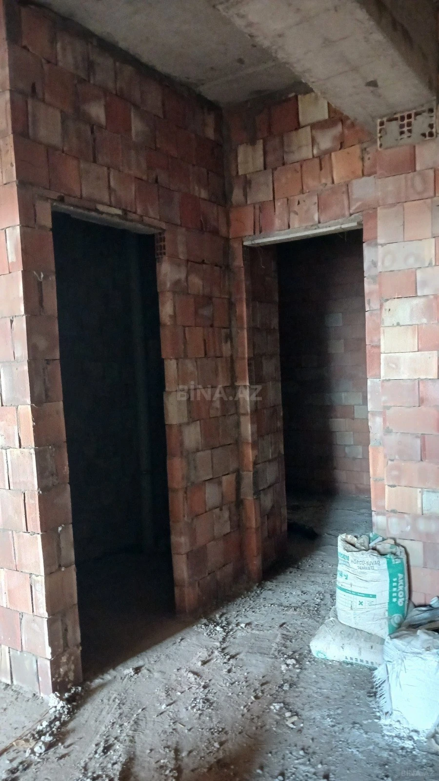 Satılır 3 otaqlı mənzil 141 m²