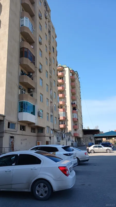 Satılır 3 otaqlı mənzil 141 m²