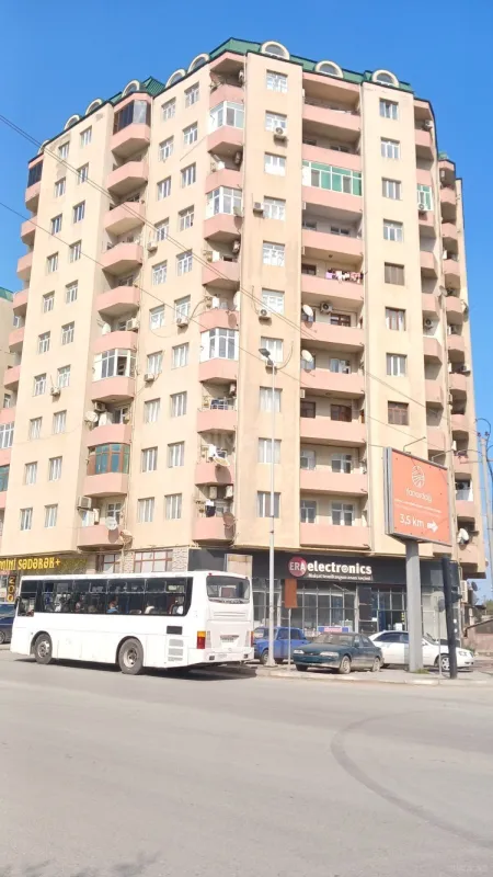 Satılır 3 otaqlı mənzil 141 m²