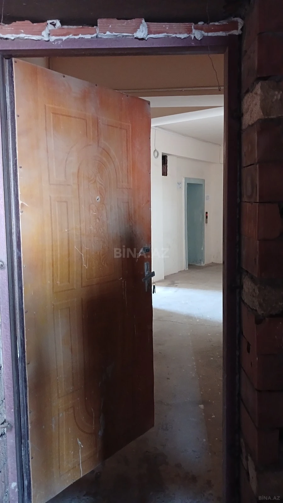 Satılır 3 otaqlı mənzil 141 m²