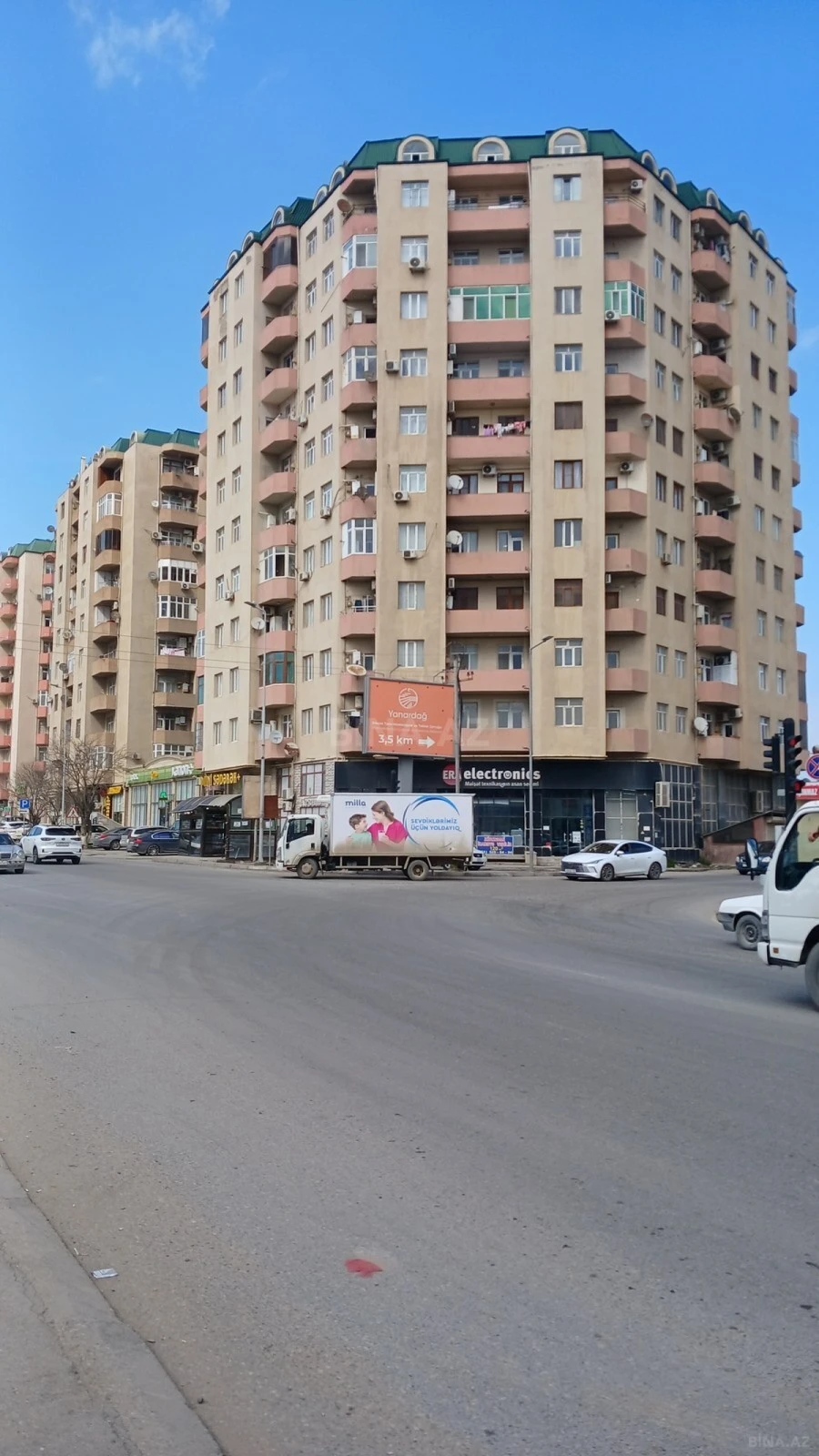 Satılır 3 otaqlı mənzil 141 m²