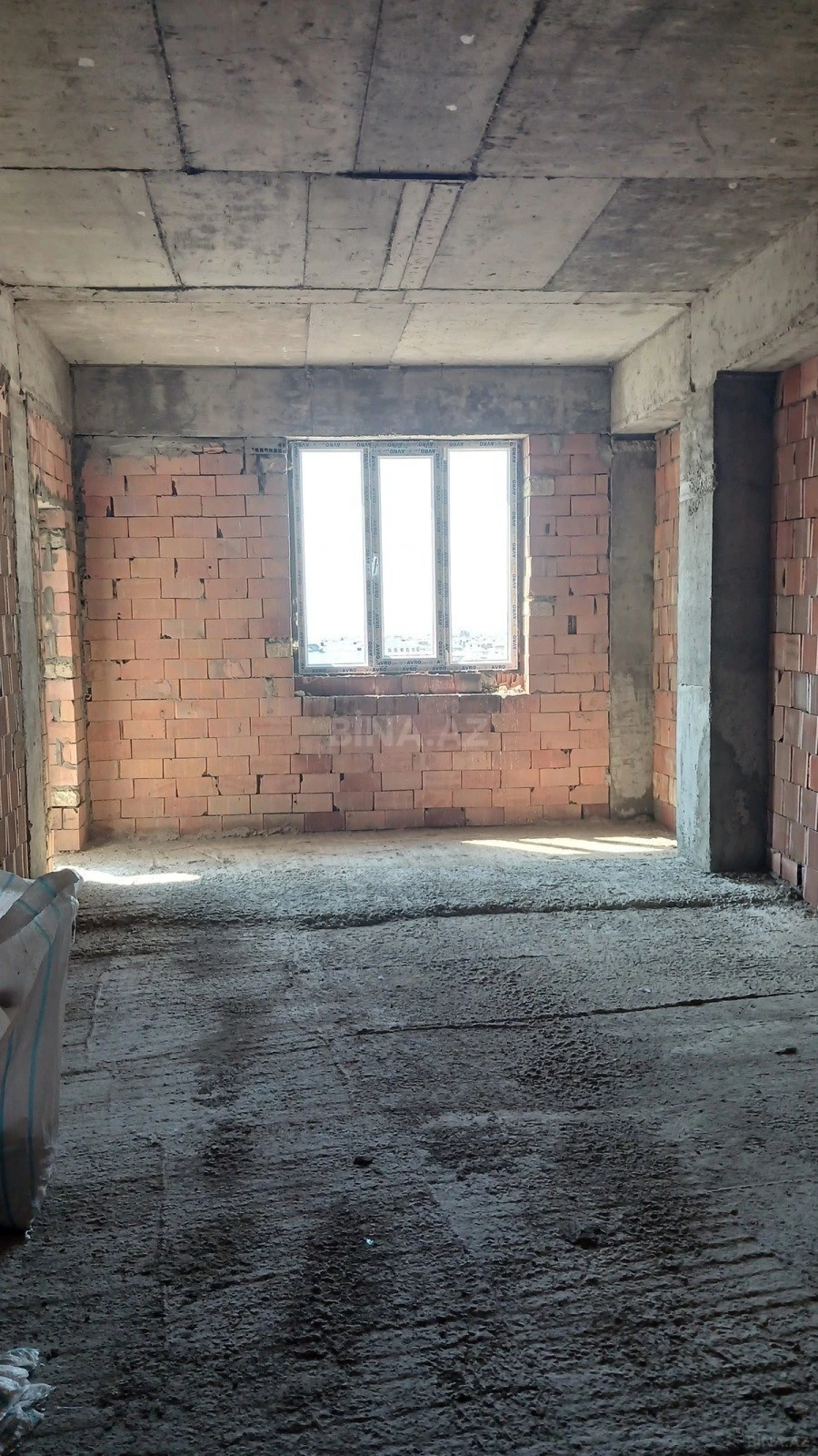 Satılır 3 otaqlı mənzil 141 m²