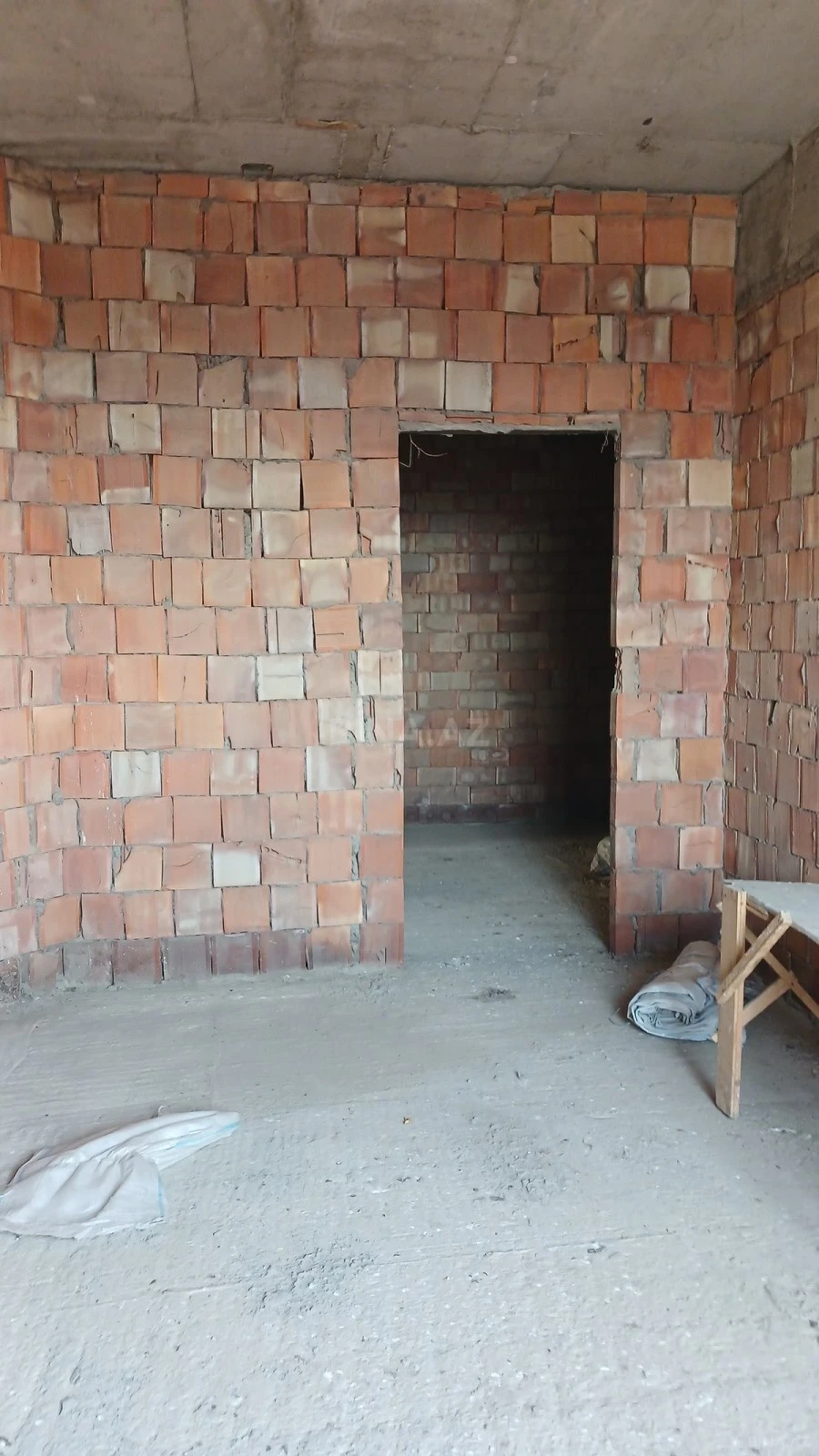 Satılır 3 otaqlı mənzil 141 m²