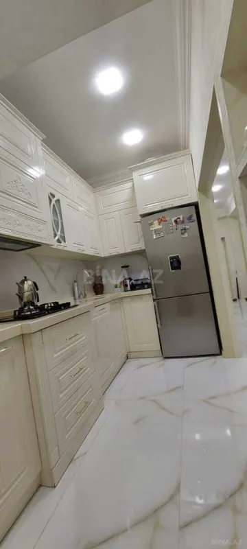 Satılır 4 otaqlı mənzil 140 m²