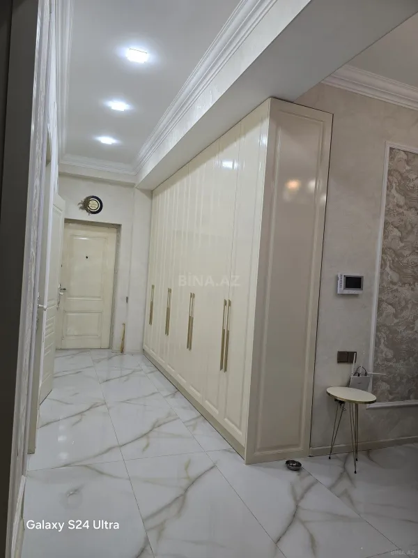 Satılır 4 otaqlı mənzil 140 m²