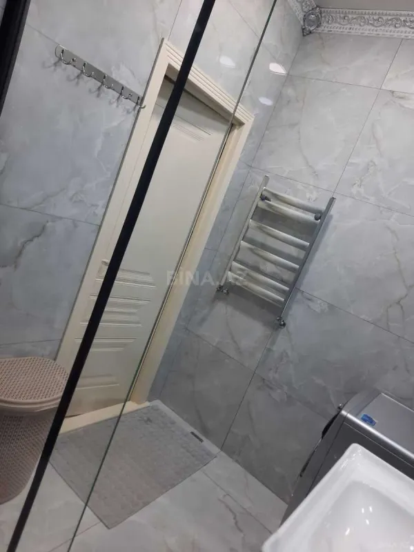 Satılır 4 otaqlı mənzil 140 m²