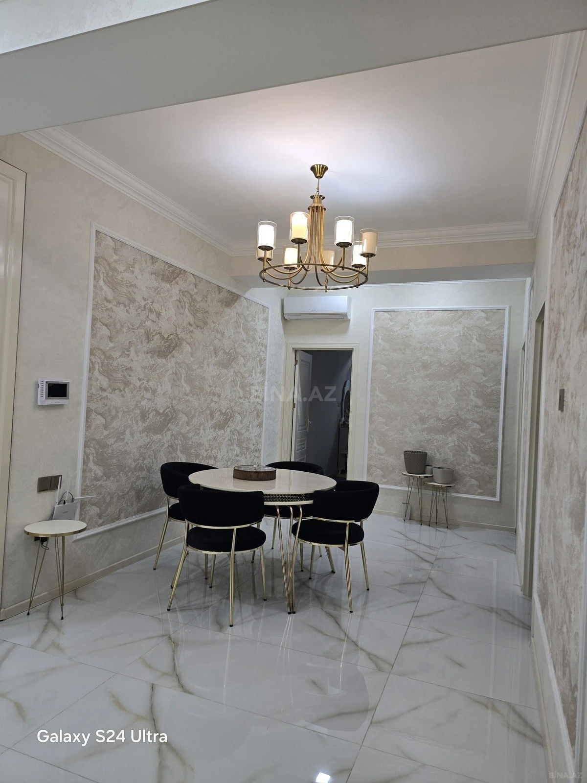 Satılır 4 otaqlı mənzil 140 m²