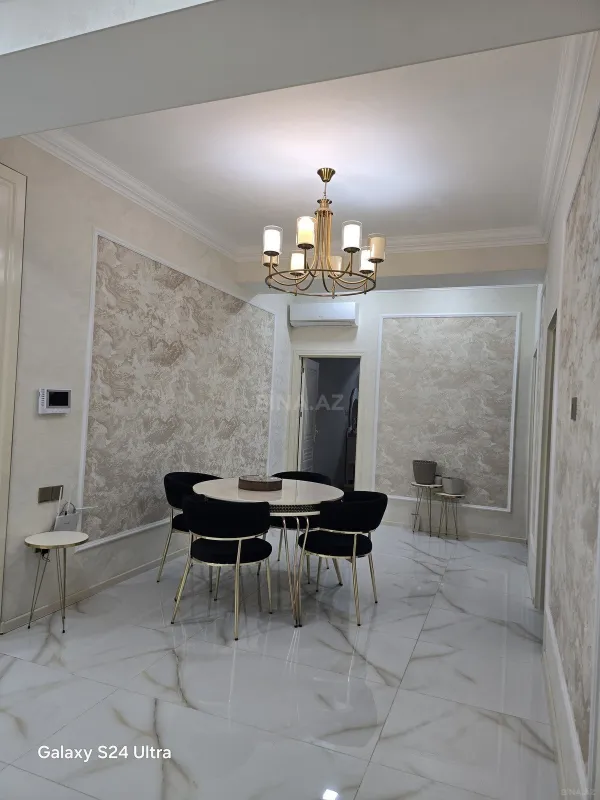 Satılır 4 otaqlı mənzil 140 m²