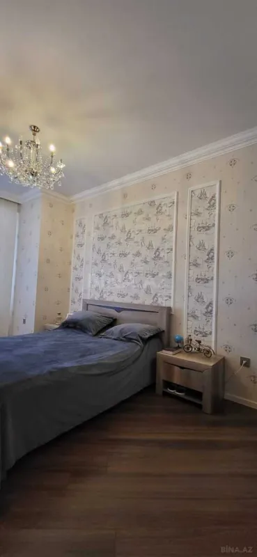 Satılır 4 otaqlı mənzil 140 m²