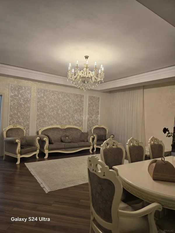 Satılır 4 otaqlı mənzil 140 m²