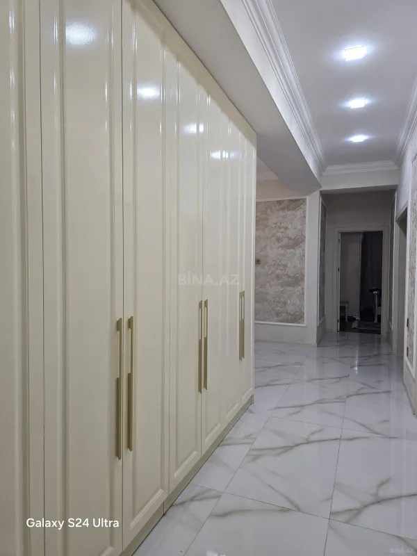 Satılır 4 otaqlı mənzil 140 m²