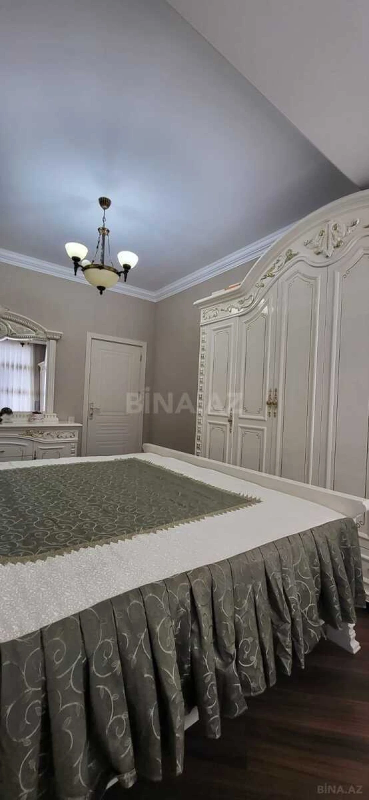 Satılır 4 otaqlı mənzil 140 m²
