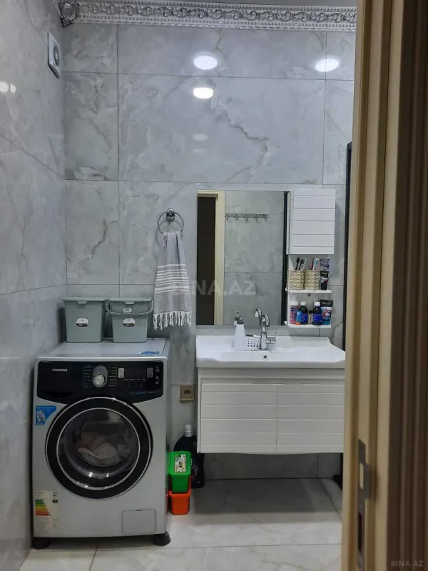 Satılır 4 otaqlı mənzil 140 m²