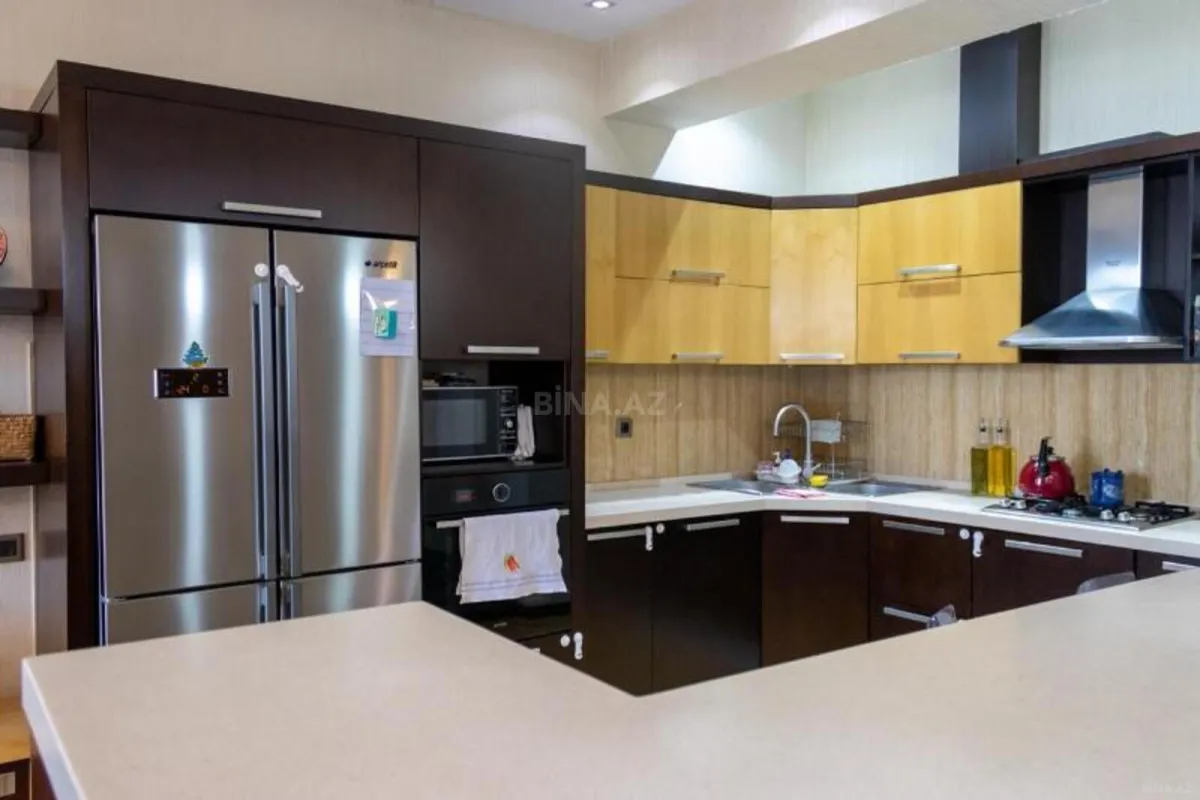 Satılır 3 otaqlı mənzil 138 m²