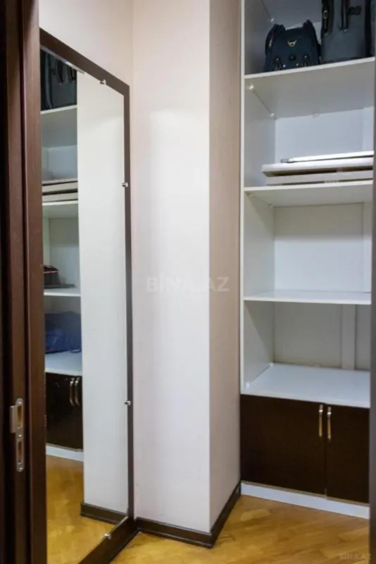 Satılır 3 otaqlı mənzil 138 m²