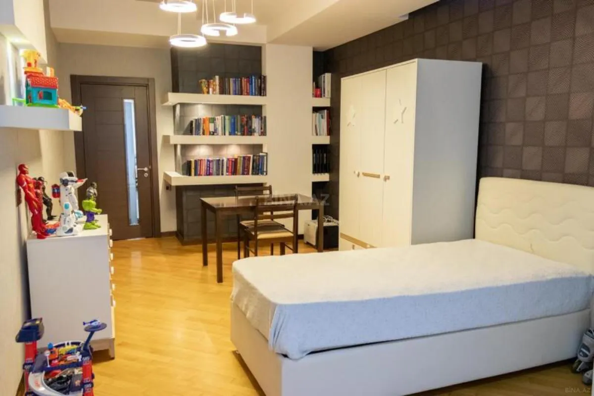 Satılır 3 otaqlı mənzil 138 m²