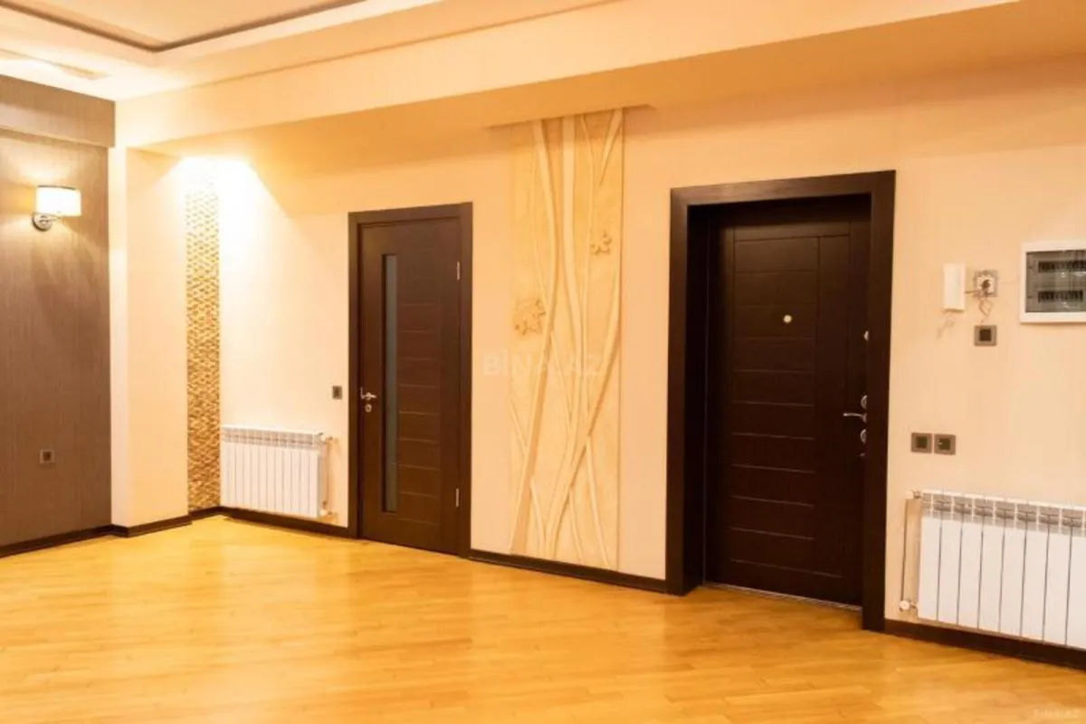 Satılır 3 otaqlı mənzil 138 m²