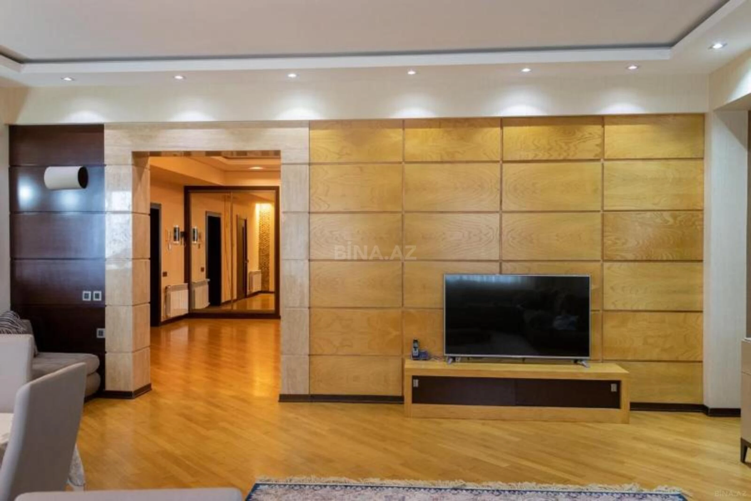 Satılır 3 otaqlı mənzil 138 m²