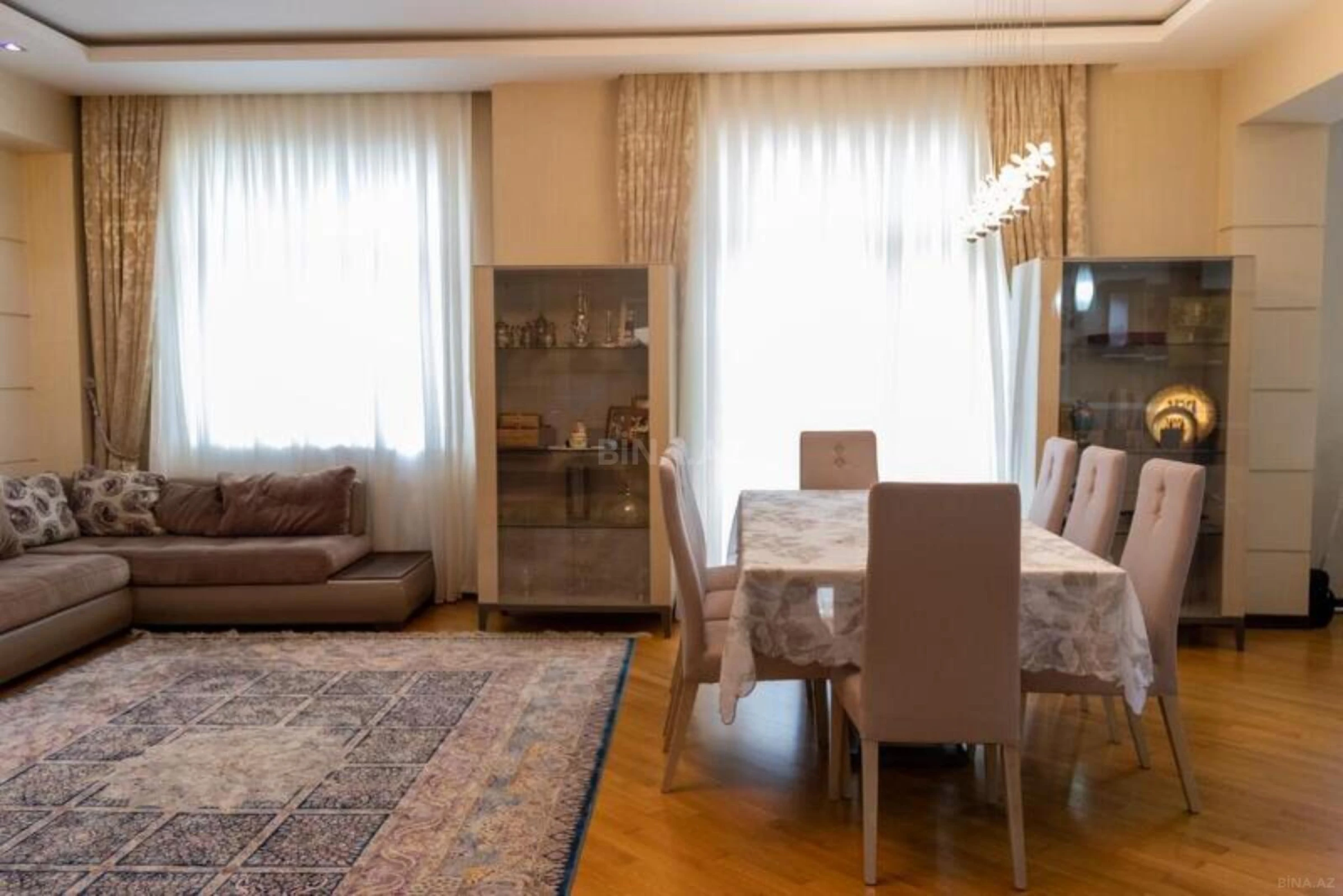 Satılır 3 otaqlı mənzil 138 m²