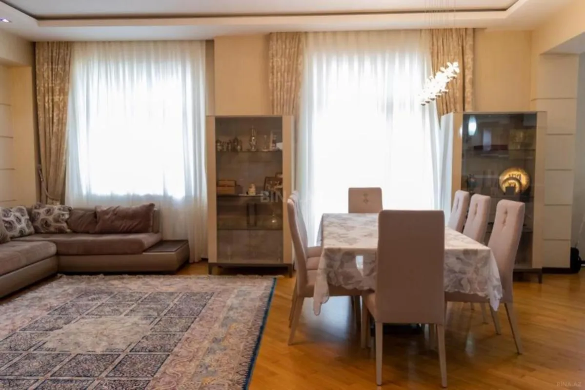Satılır 3 otaqlı mənzil 138 m²