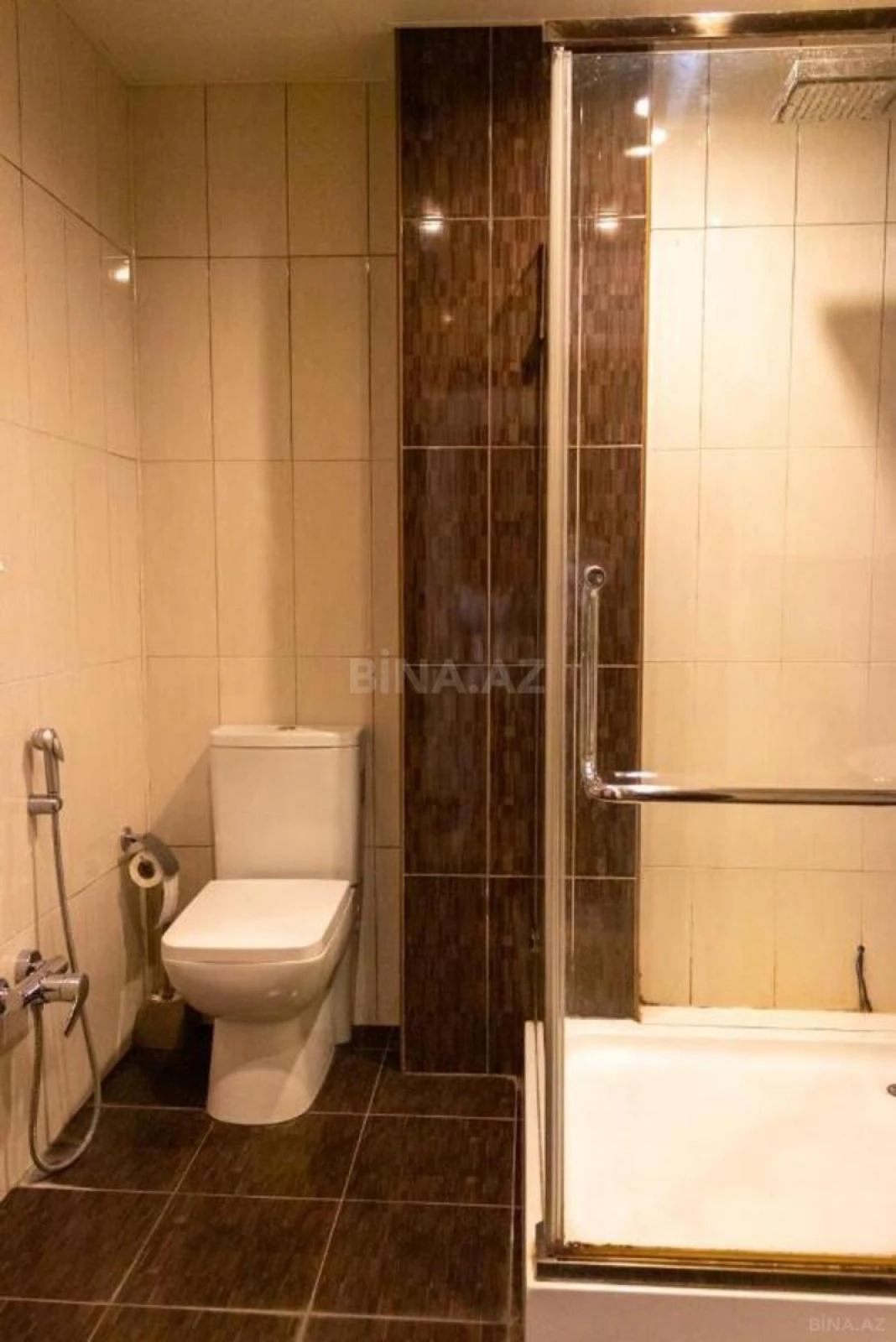 Satılır 3 otaqlı mənzil 138 m²