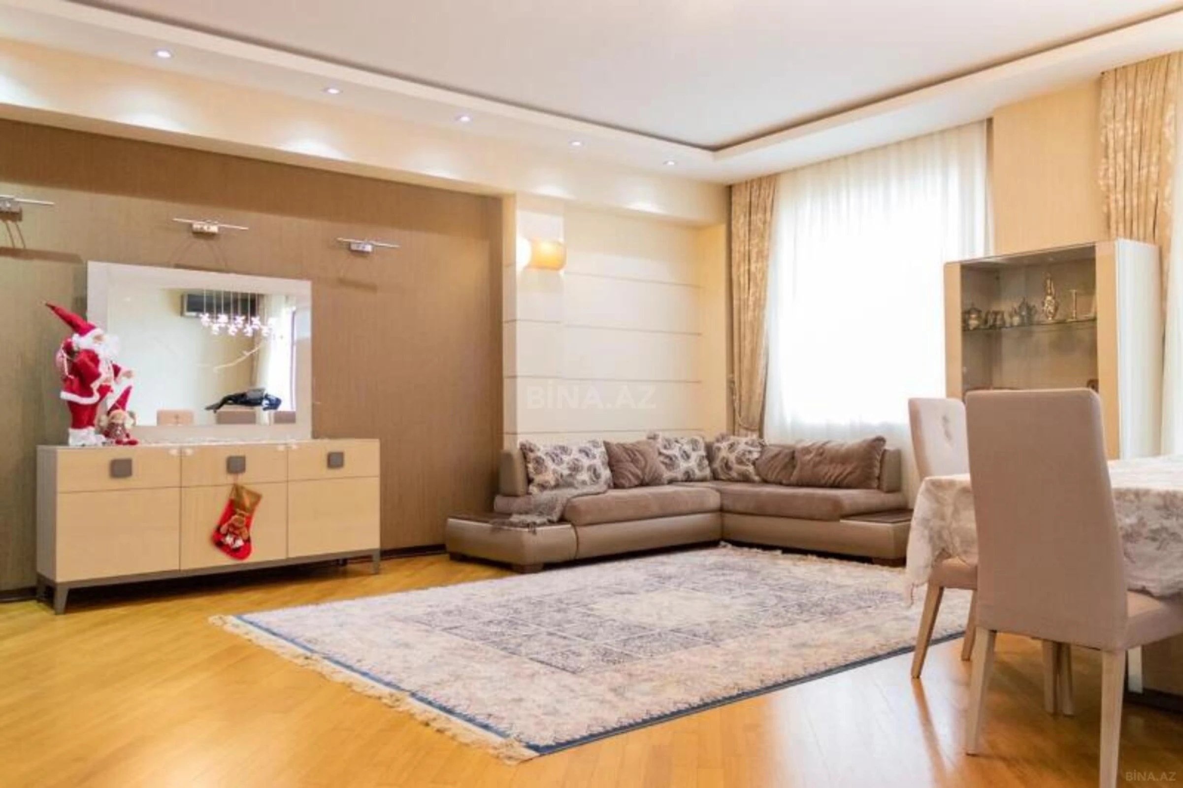 Satılır 3 otaqlı mənzil 138 m²