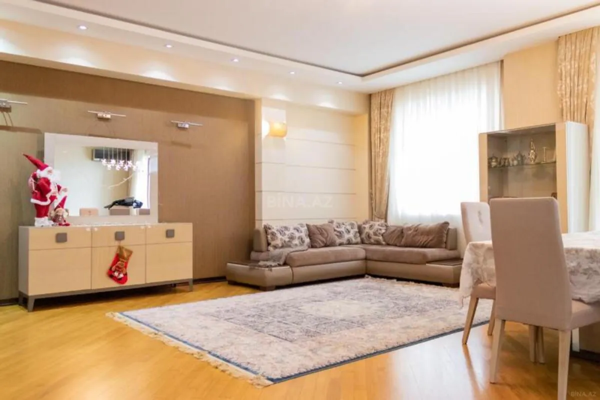 Satılır 3 otaqlı mənzil 138 m²