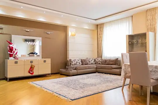 Satılır 3 otaqlı mənzil 138 m²