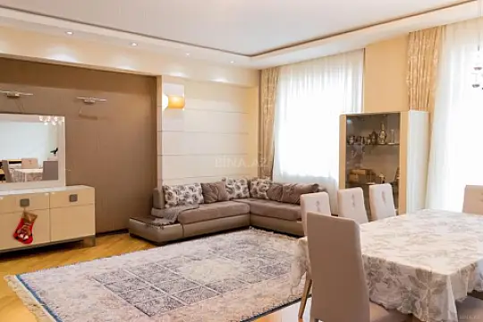Satılır 3 otaqlı mənzil 138 m²