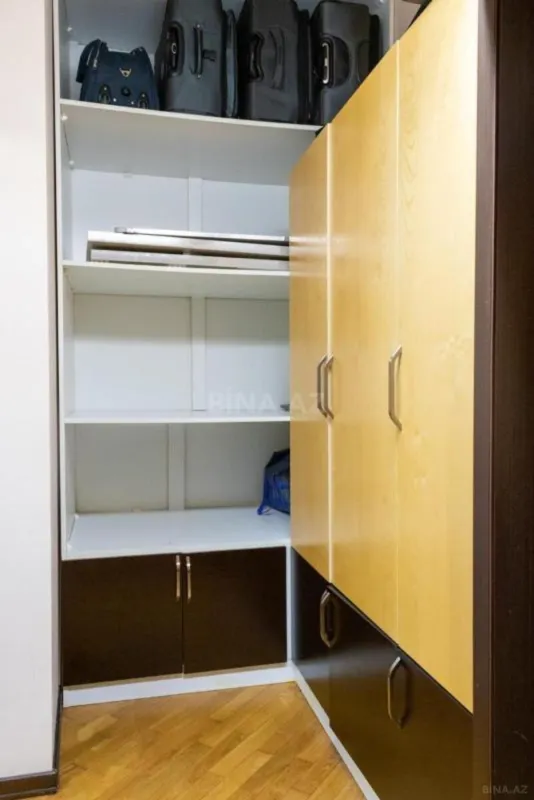 Satılır 3 otaqlı mənzil 138 m²