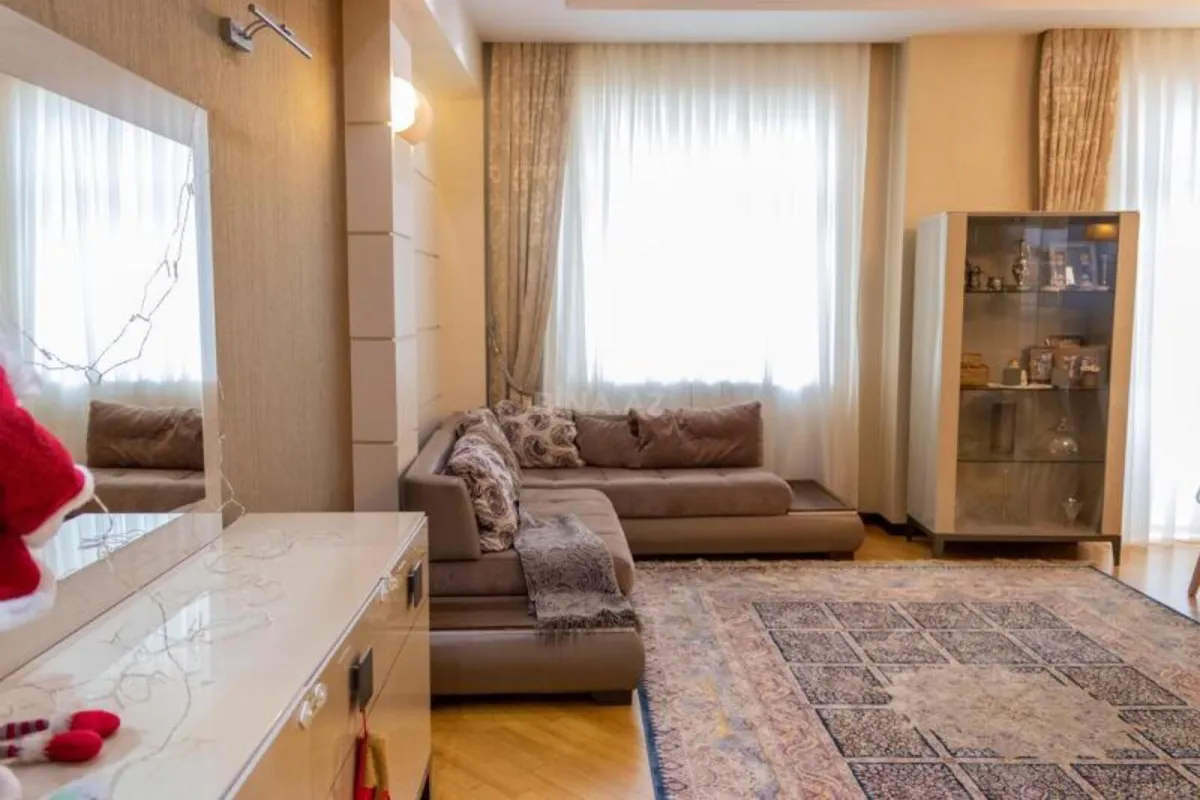 Satılır 3 otaqlı mənzil 138 m²