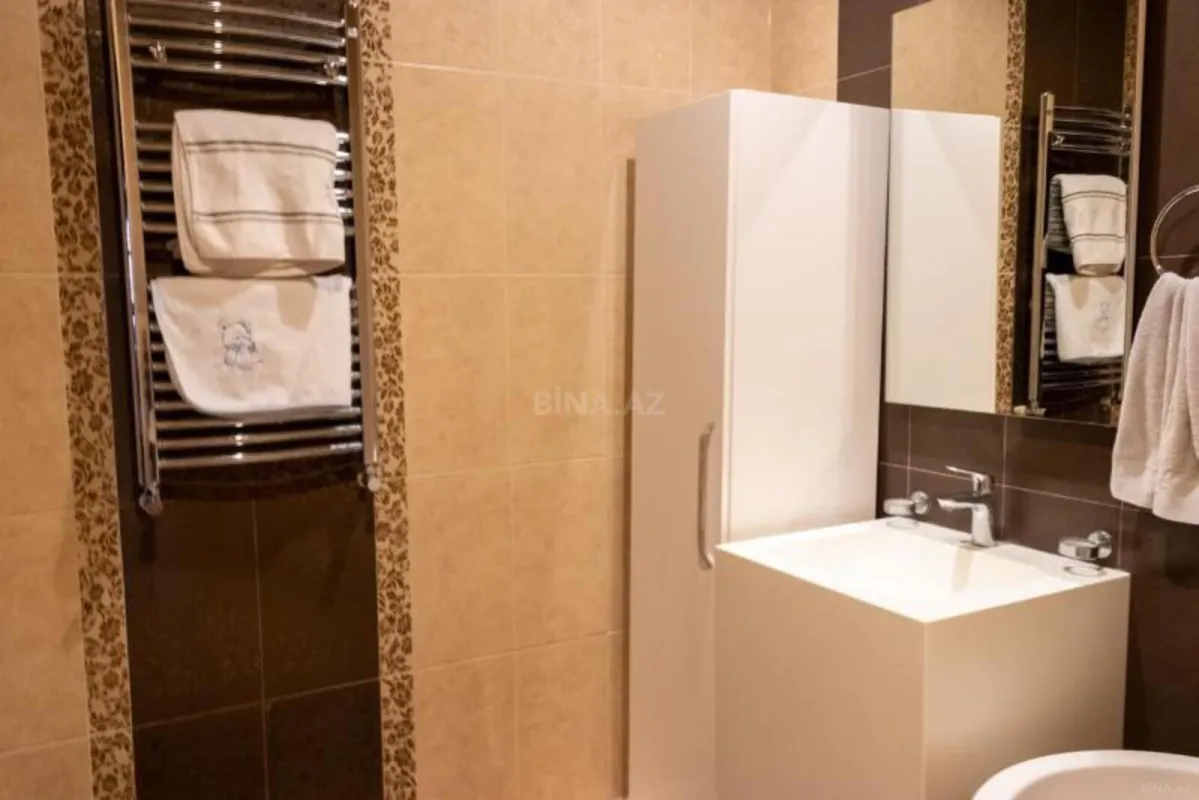 Satılır 3 otaqlı mənzil 138 m²