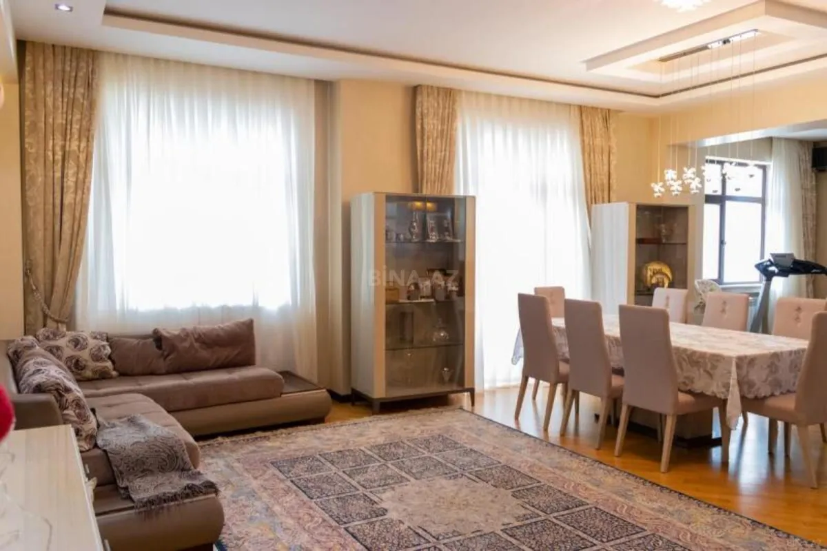 Satılır 3 otaqlı mənzil 138 m²