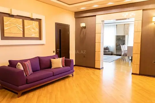 Satılır 3 otaqlı mənzil 138 m²