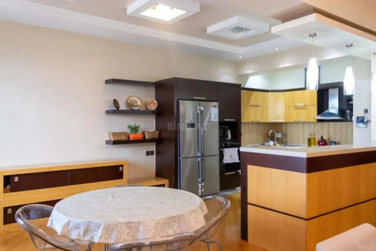 Satılır 3 otaqlı mənzil 138 m²