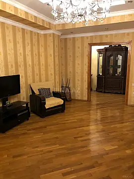 Kirayə verilir 3 otaqlı mənzil 113 m²