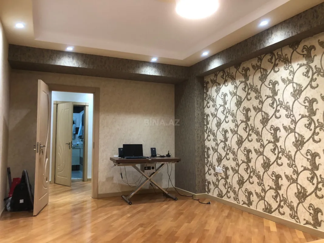 Satılır 3 otaqlı mənzil 113 m²