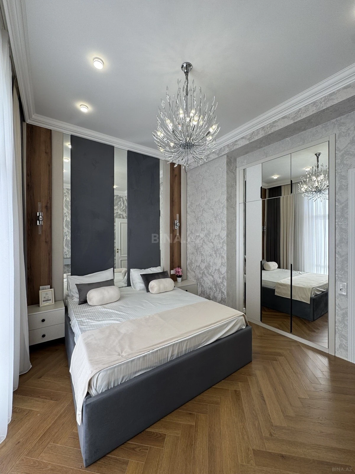 Satılır 3 otaqlı mənzil 130 m²