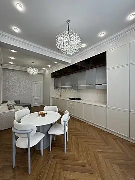 Satılır 3 otaqlı mənzil 130 m²