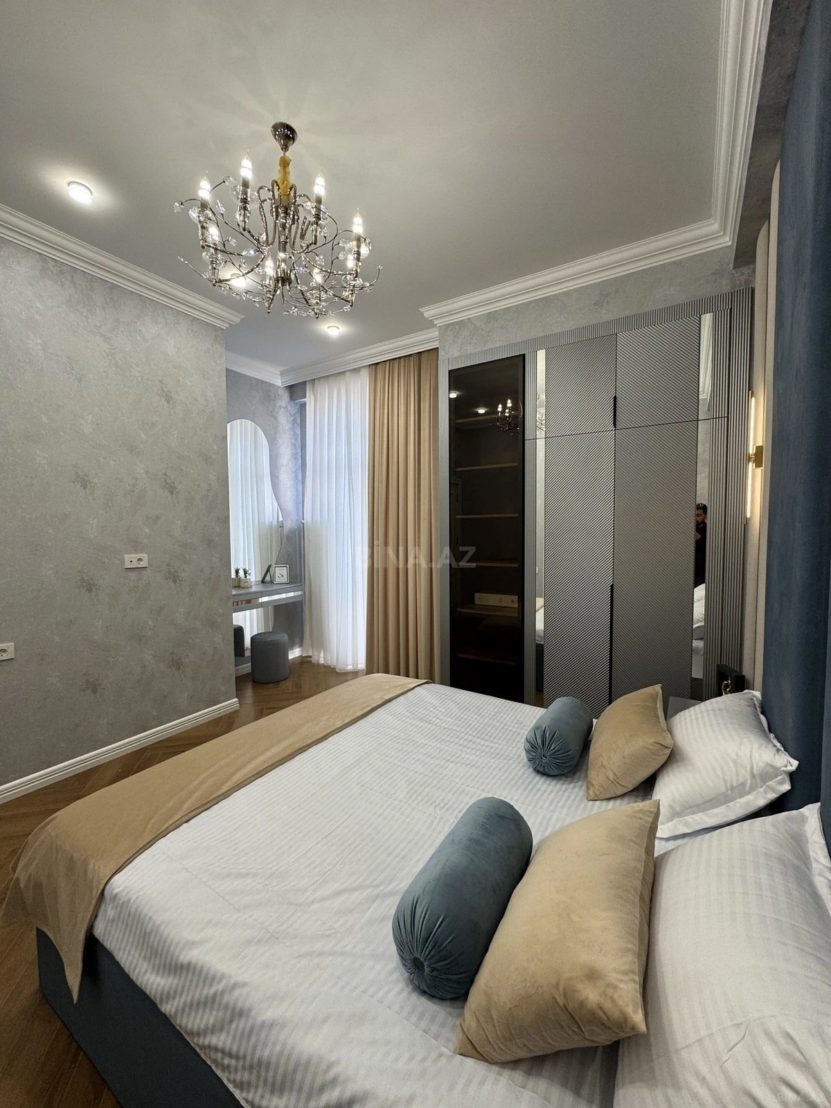 Satılır 3 otaqlı mənzil 130 m²
