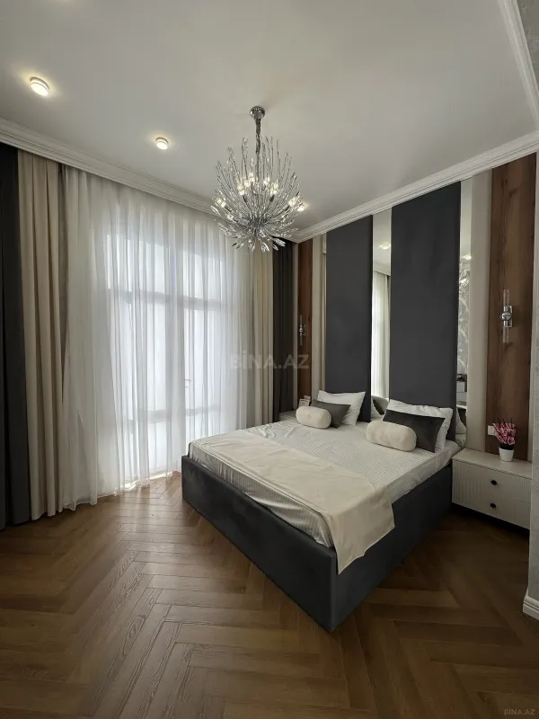 Satılır 3 otaqlı mənzil 130 m²